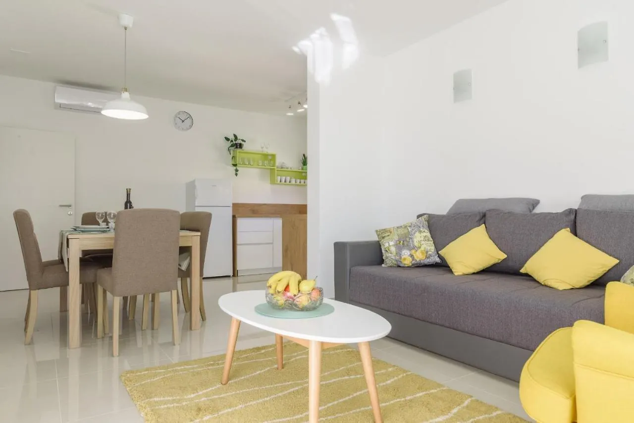 Apartment S-7 Trogir 0*,